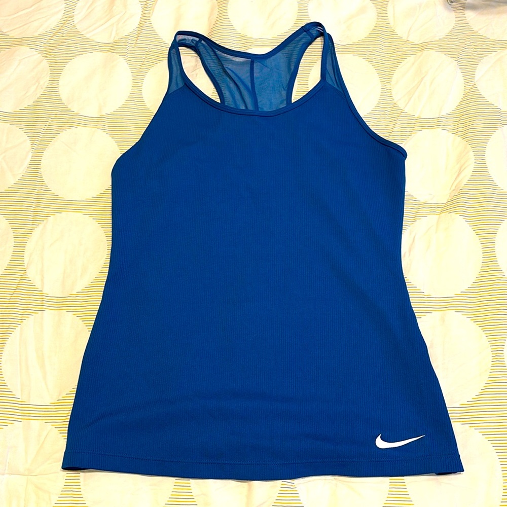 Nike women’s small tank!